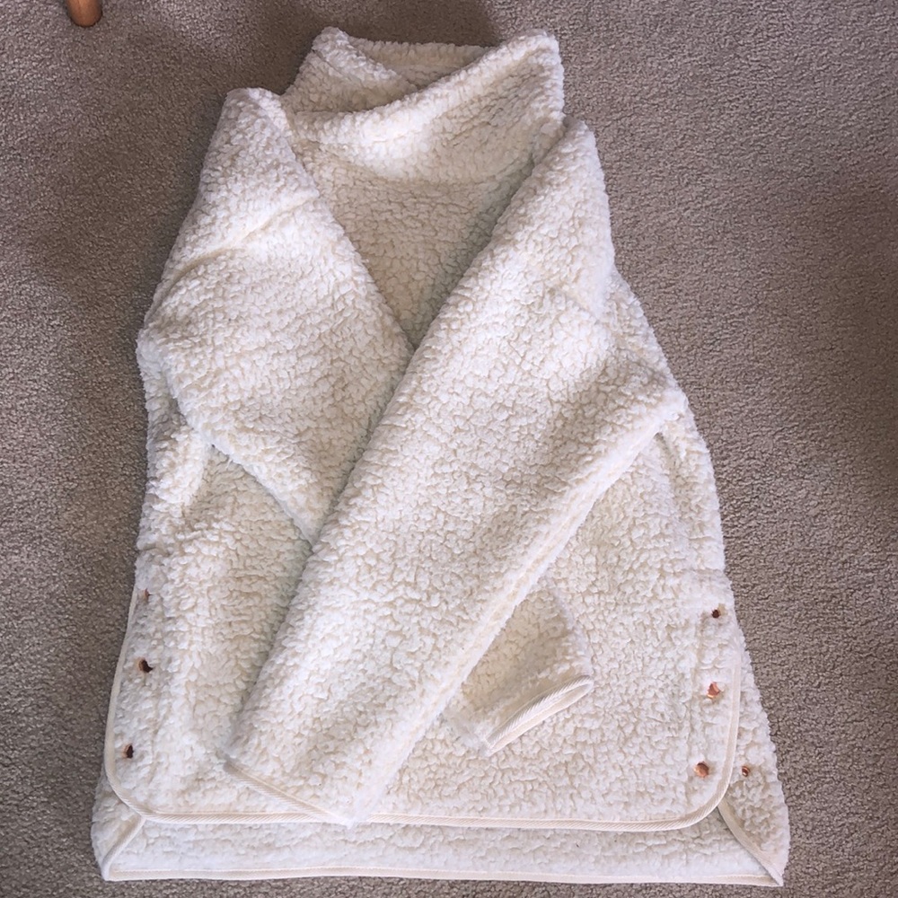 Women’s fuzzy white sweater